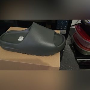 Yeezy slides onyx
